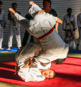 Wurf des Turniers: Illia Protsenko wirft Tomoe-Nage